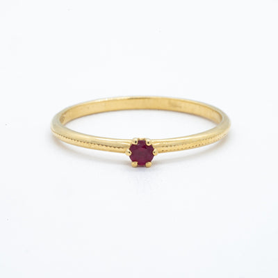 Recycled golden ring with a red ruby labgrown gemstone