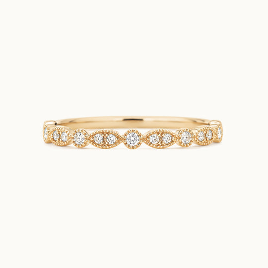 Violet Ring in recycled 18K yellow gold, a vintage milgrain band with lab-grown diamonds