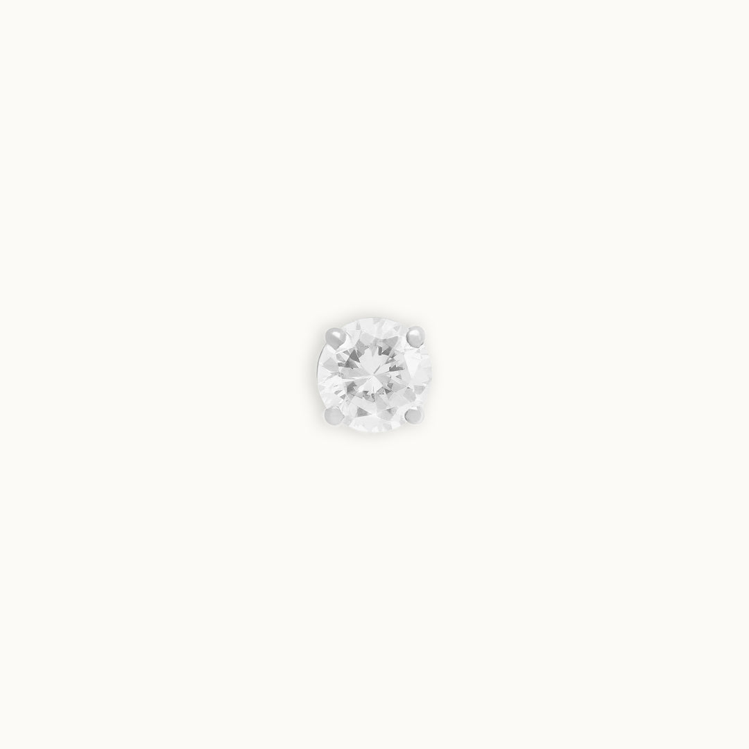Classic 5.5 mm (0.60 ct) lab-grown diamond stud earring in recycled 18K white gold.