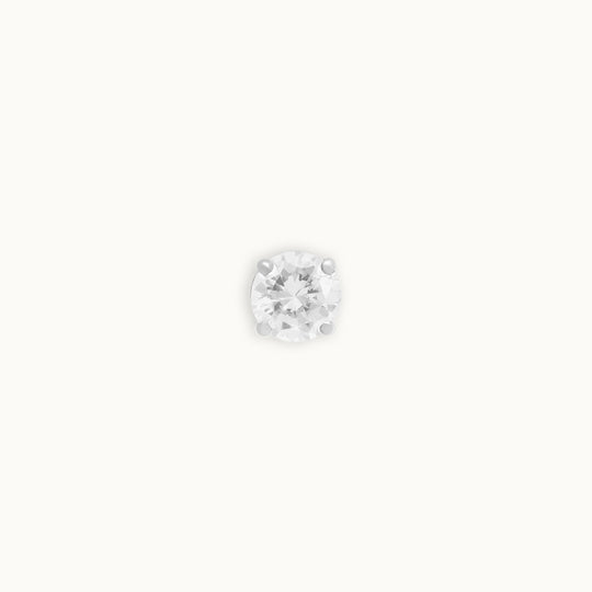 Classic 5.5 mm (0.60 ct) lab-grown diamond stud earring in recycled 18K white gold.