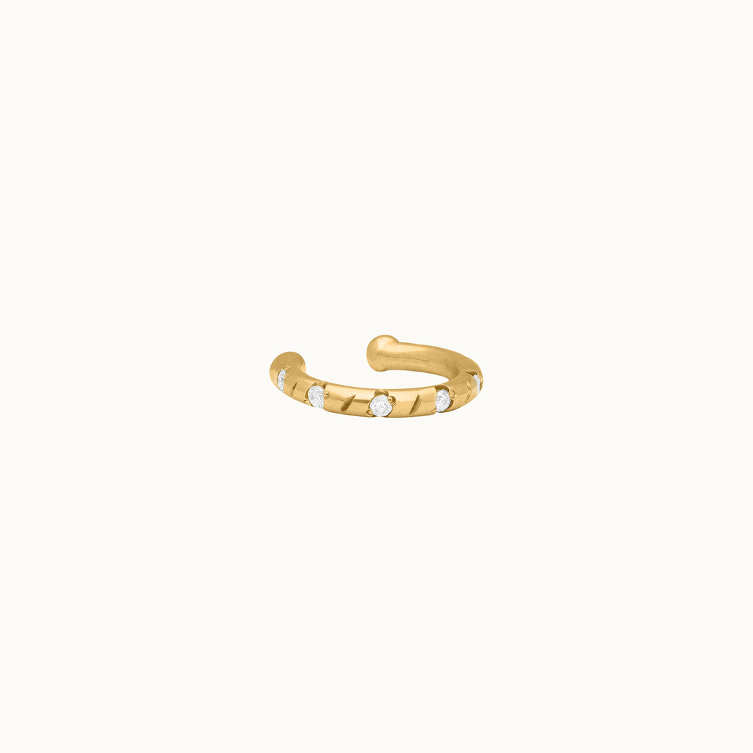 Daisy lab-grown diamond ear cuff in recycled 18K yellow gold