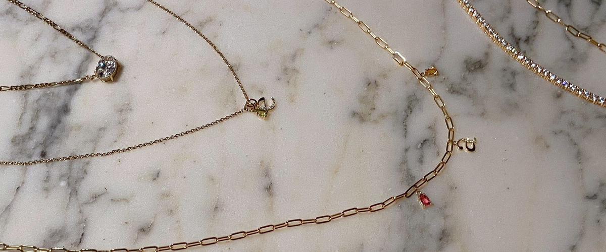 junafae-juna-fae-gold-layered-necklaces-dainty-chain-jewelry-labgrown-diamond-carat-tennisbracelet-figaro-chain-paperclip-chain-mobile