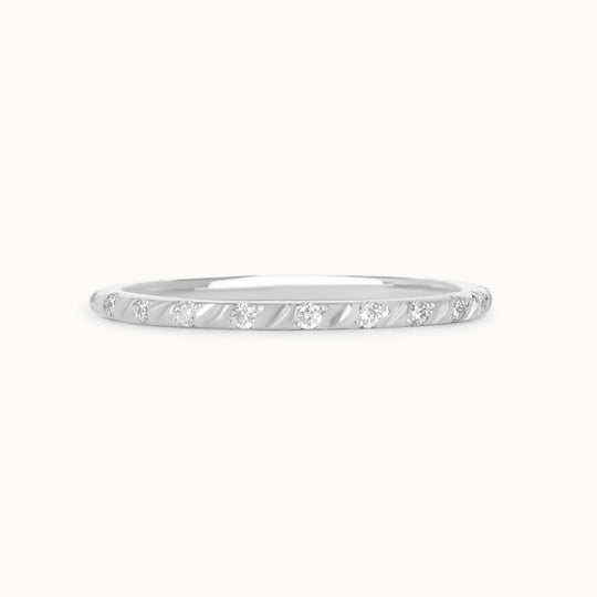 Daisy diamond band ring in 18K recycled white gold with lab-grown diamonds