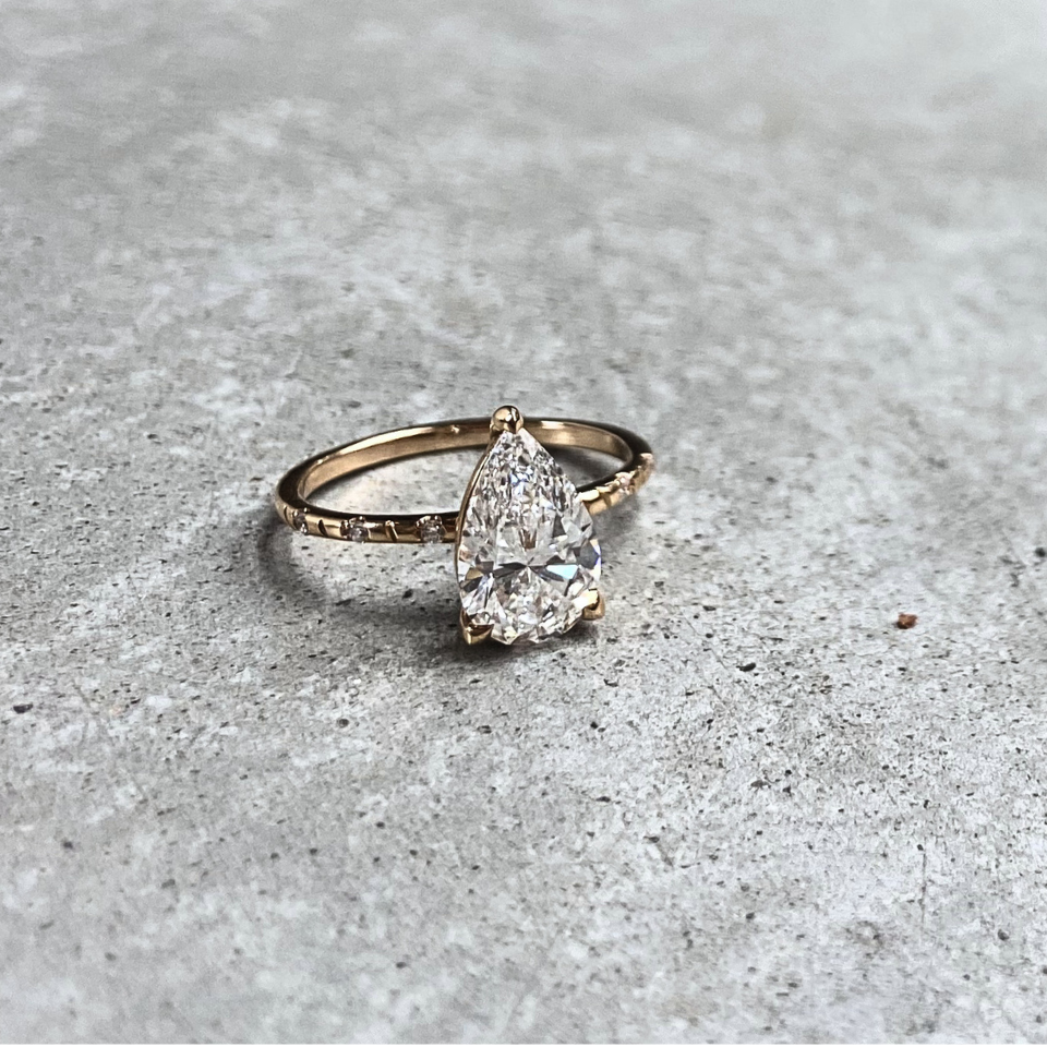 1.9 carat pear lab-grown diamond with hidden halo and vintage pavé on a fine recycled 18K rose gold band, custom made in Antwerp.