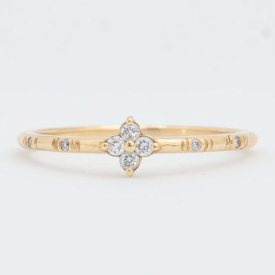 Clover shaped ring made with recycled gold and labgrown diamonds by Juna Fae