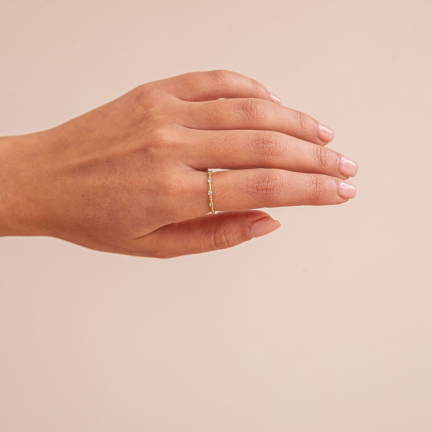 Stackable ring with drop texture and labgrown diamonds