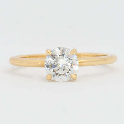 Solitaire diamond Juna Fae ring made of lab grown diamonds and recycled 18k gold
