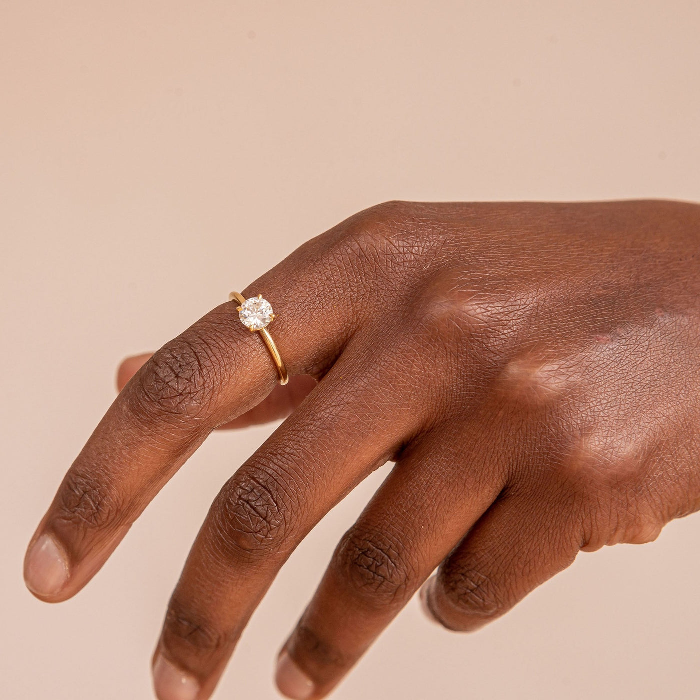 Solitaire ring by Juna Fae made of lab grown diamonds and 18k recycled gold